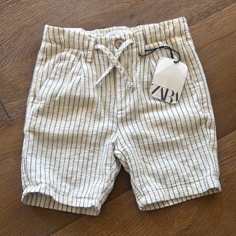 ⚡️Zara White Shorts with Black Stripes